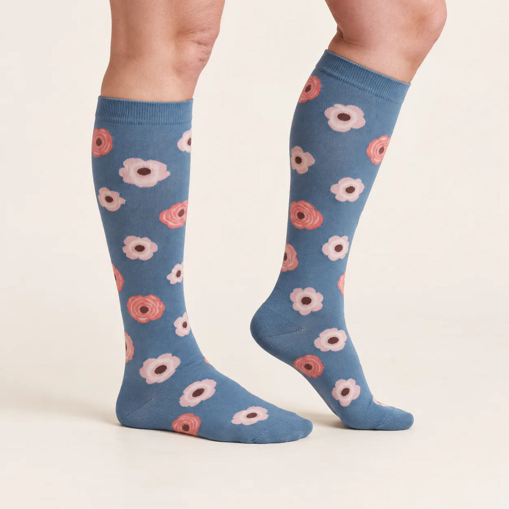 Lovelle Lift compression socks in Blue Bloom – side view – graduated compression from ankle to knee